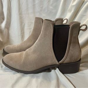 Steve Madden Dares Boots - Suede Taupe size 8
